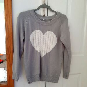 Heart Design Gray White Sweater Small